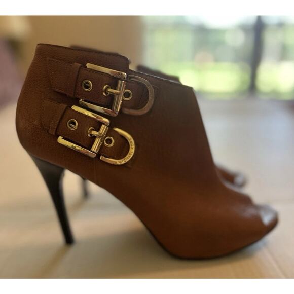 Michael Kors Sz 8.5 M Cheyenne Ankle Bootie Leather Brown Gold Accent 4” Heels - Picture 2 of 14